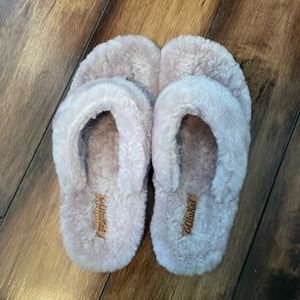Okukai Slippers size 7